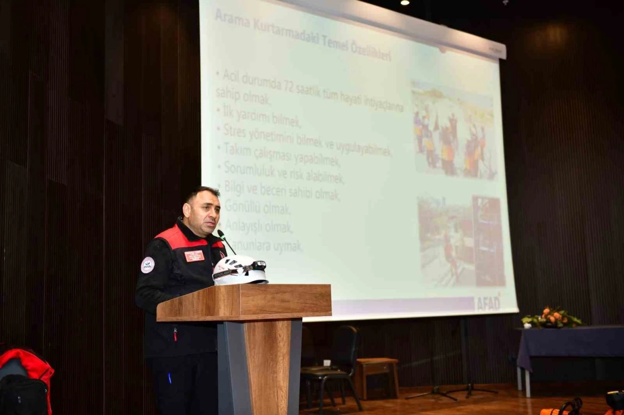 Esenyurt&rsquo;ta liselilere arama kurtarma eğitimi
