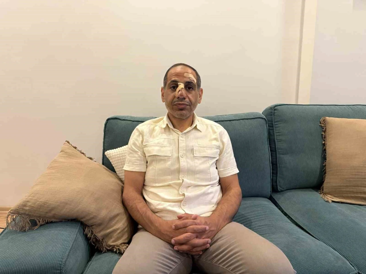 Esenyurt&rsquo;ta park halindeki araca &ccedil;arptı s&uuml;r&uuml;c&uuml;y&uuml; darp etti
