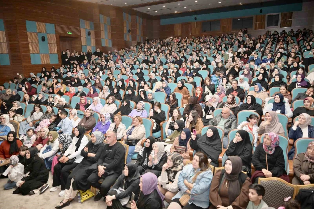 Esenyurt’ta &quot;Zor Zamanlarda Aile Olabilmek&quot; Söyleşisi yoğun ilgi gördü
