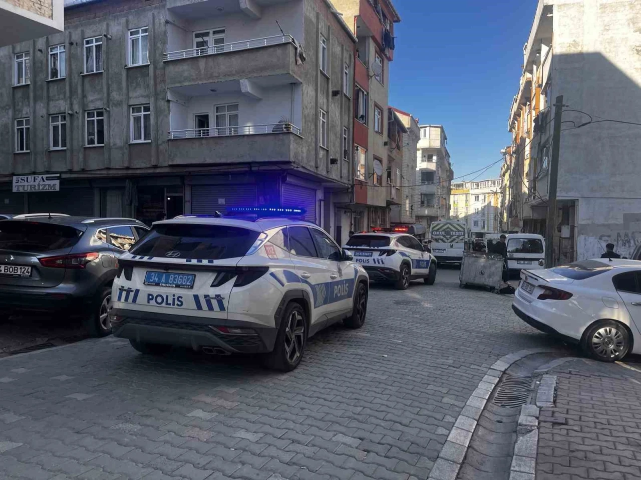 Esenyurt’ta sokakta oynarken servis aracının çarptığı çocuk ağır yaralandı
