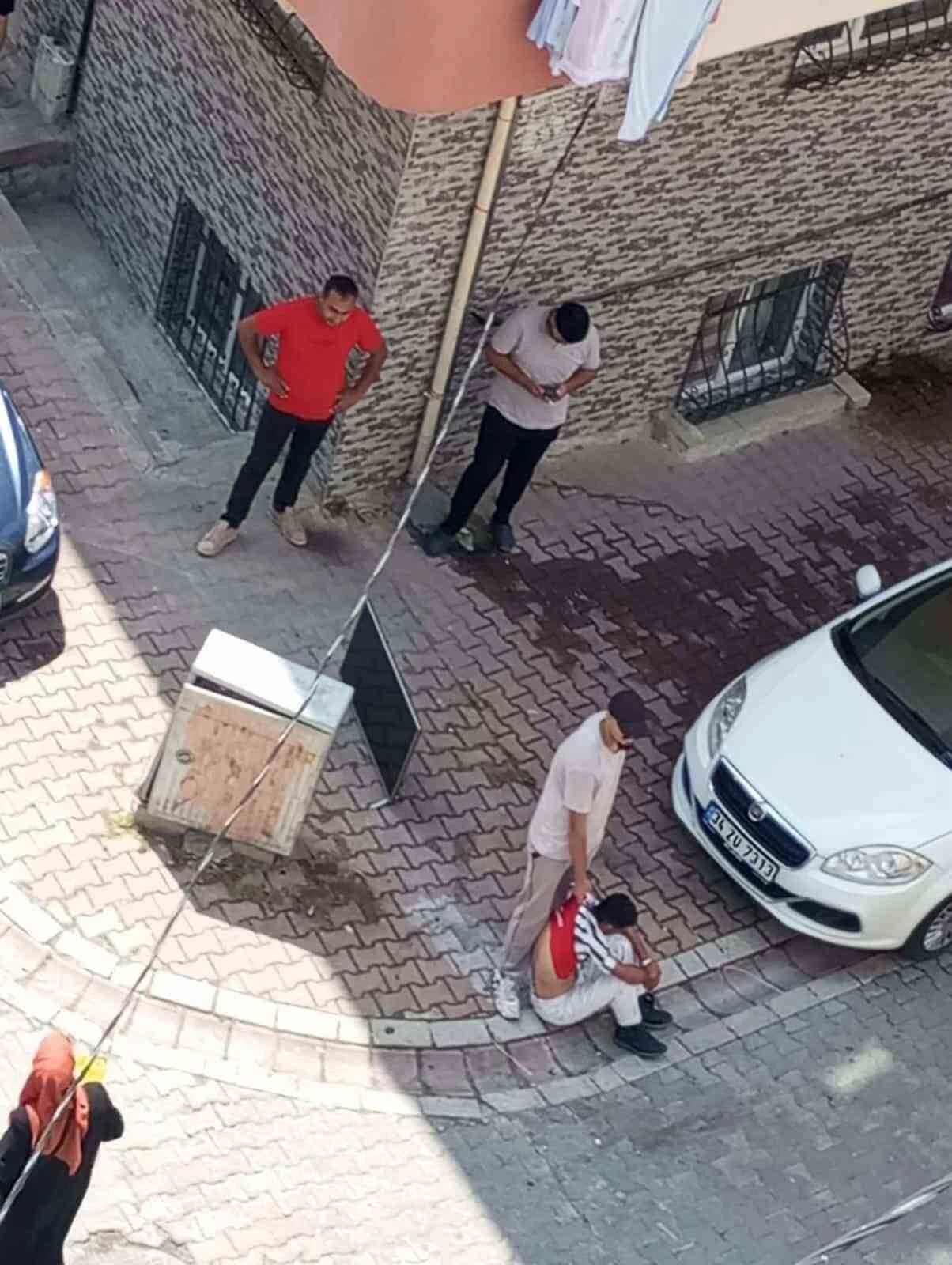 Esenyurt’ta televizyon çalan şahsı kovaladı yakalayıp polise teslim etti
