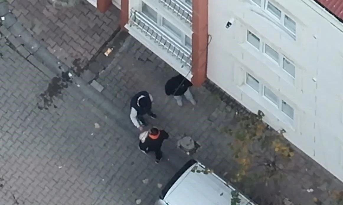 Esenyurt&rsquo;ta uyuşturucu satışı yapan şahıslar su&ccedil;&uuml;st&uuml; yakalandı
