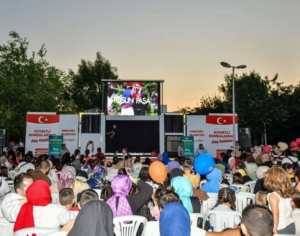 Esenyurt’ta yaz akşamları renkleniyor: Açık hava etkinliklerine yoğun ilgi
