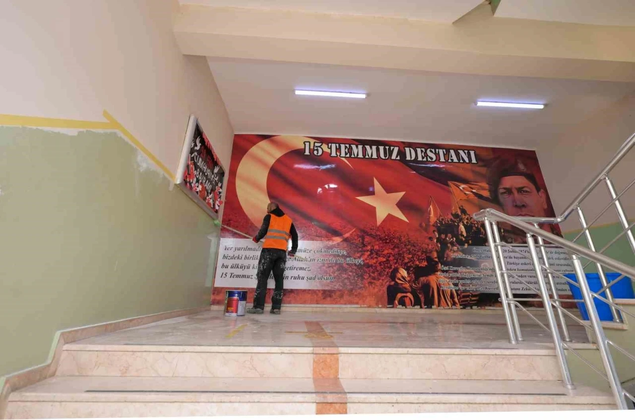 Esenyurt’taki okullarda ara tatilde bakım ve onarım çalışmaları devam etti
