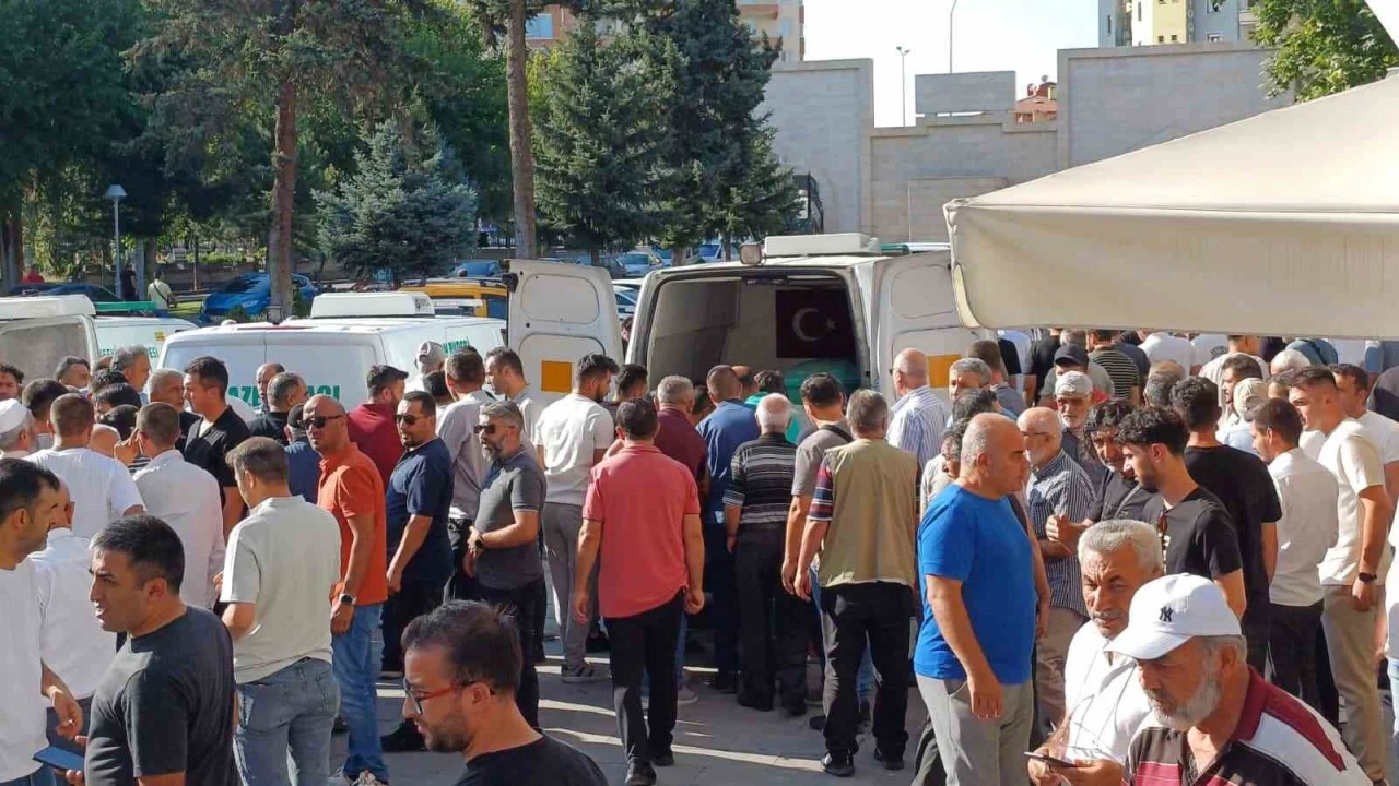Eşi tarafından öldürülen kadın toprağa verildi
