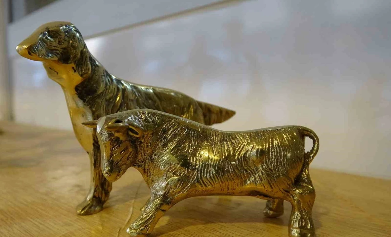 Eşinden &ouml;ğrendi, d&ouml;k&uuml;m&uuml; sanat eserine d&ouml;n&uuml;şt&uuml;r&uuml;yor
