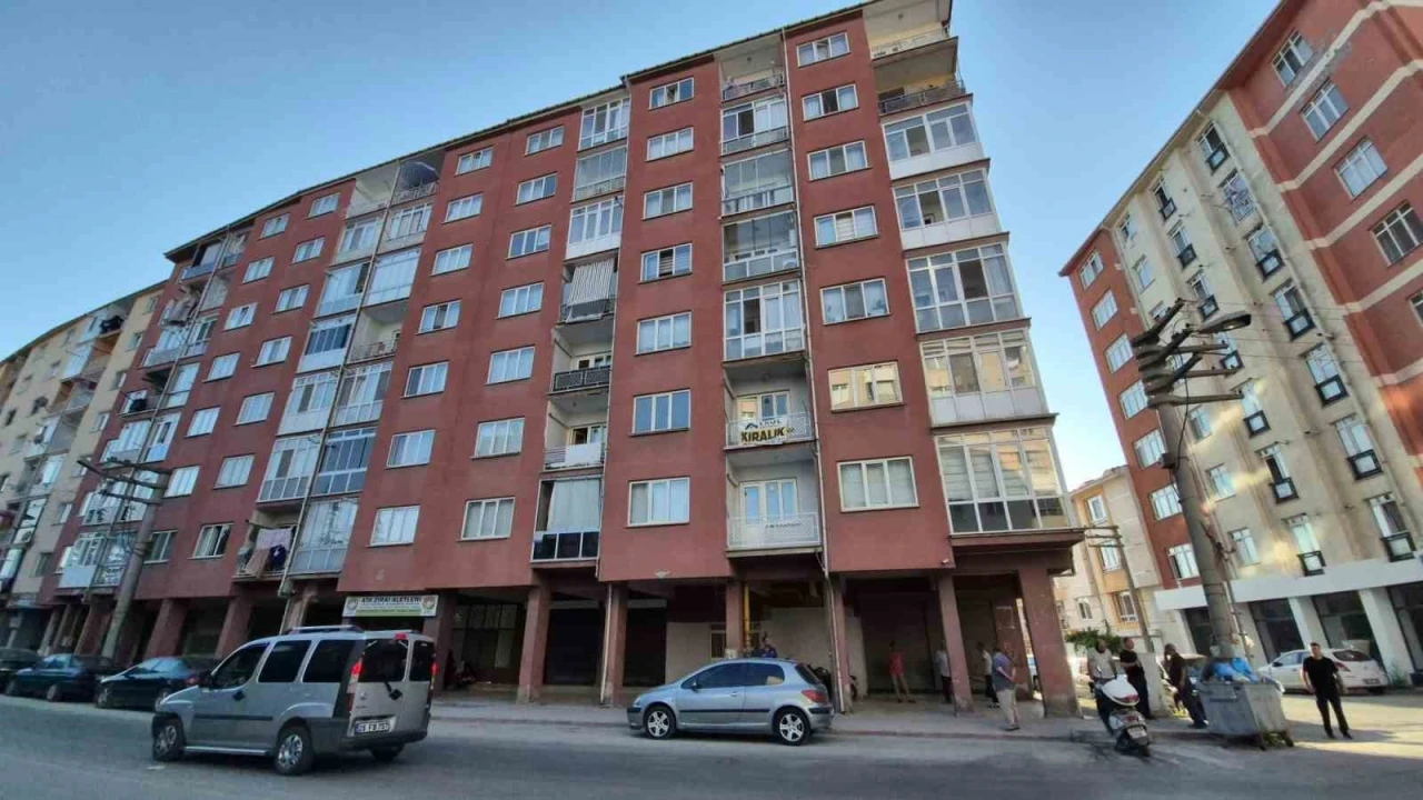 Eşinin tatilde olduğu sırada yatağında cansız bedeni bulundu
