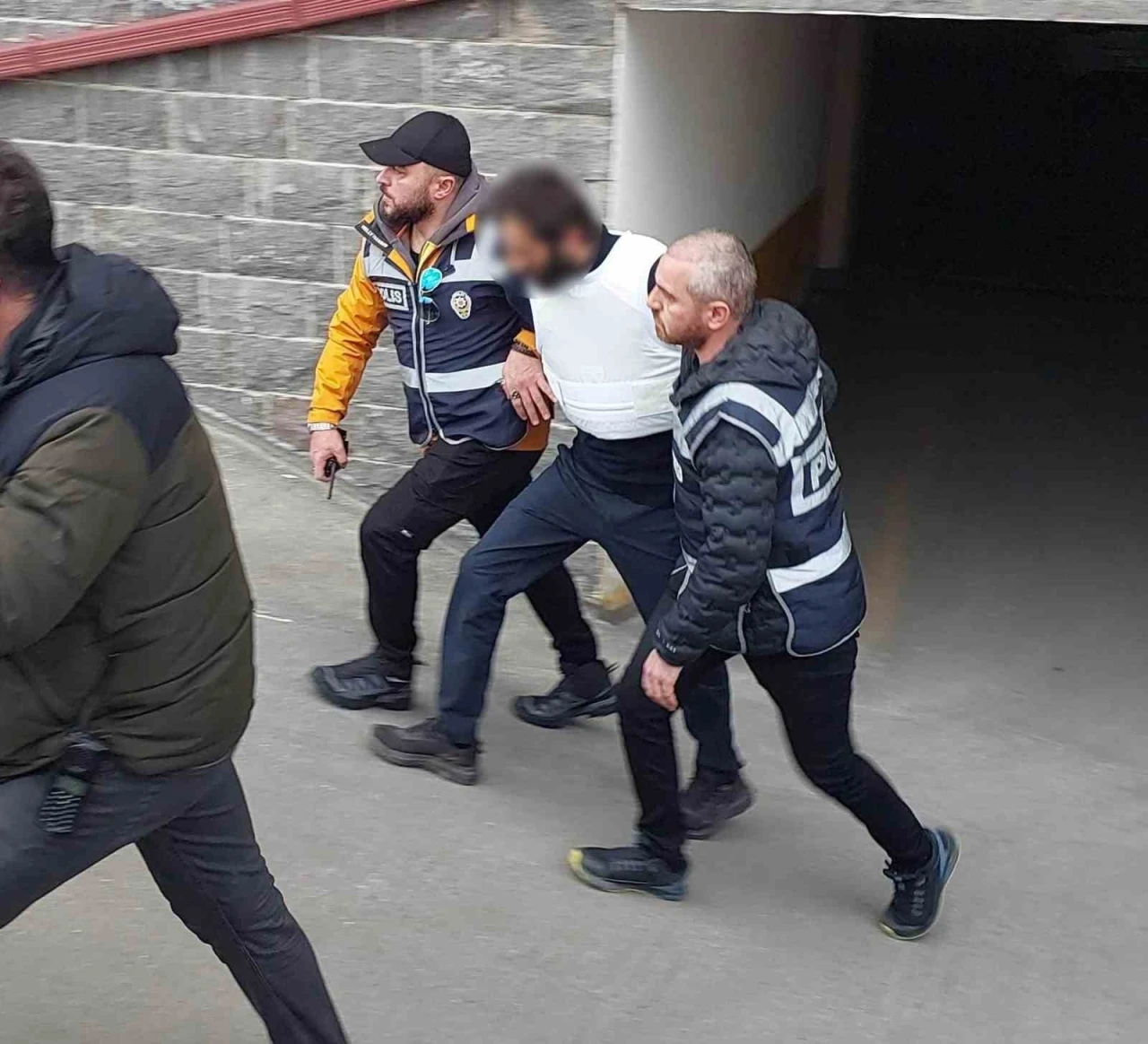 Eski belediye başkan yardımcısının katil zanlısı tutuklandı
