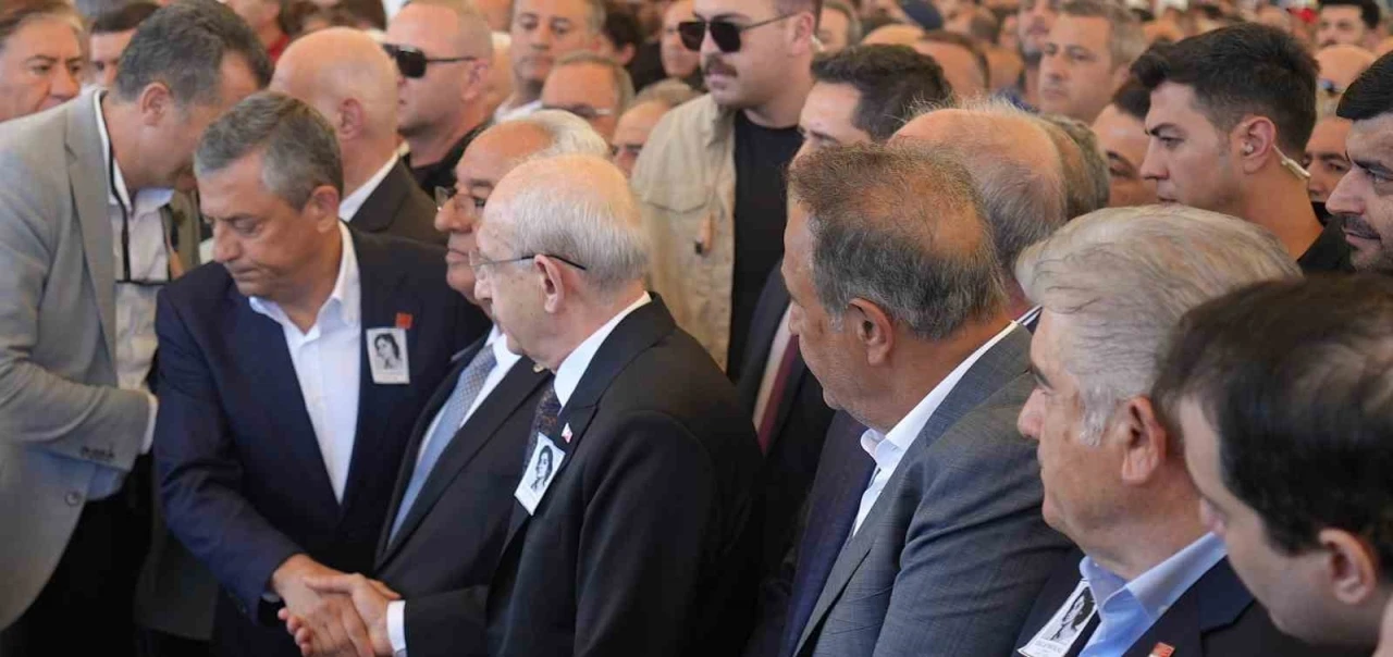 Eski CHP Genel Başkanı Deniz Baykal&rsquo;ın eşi Olcay Baykal, toprağa verildi
