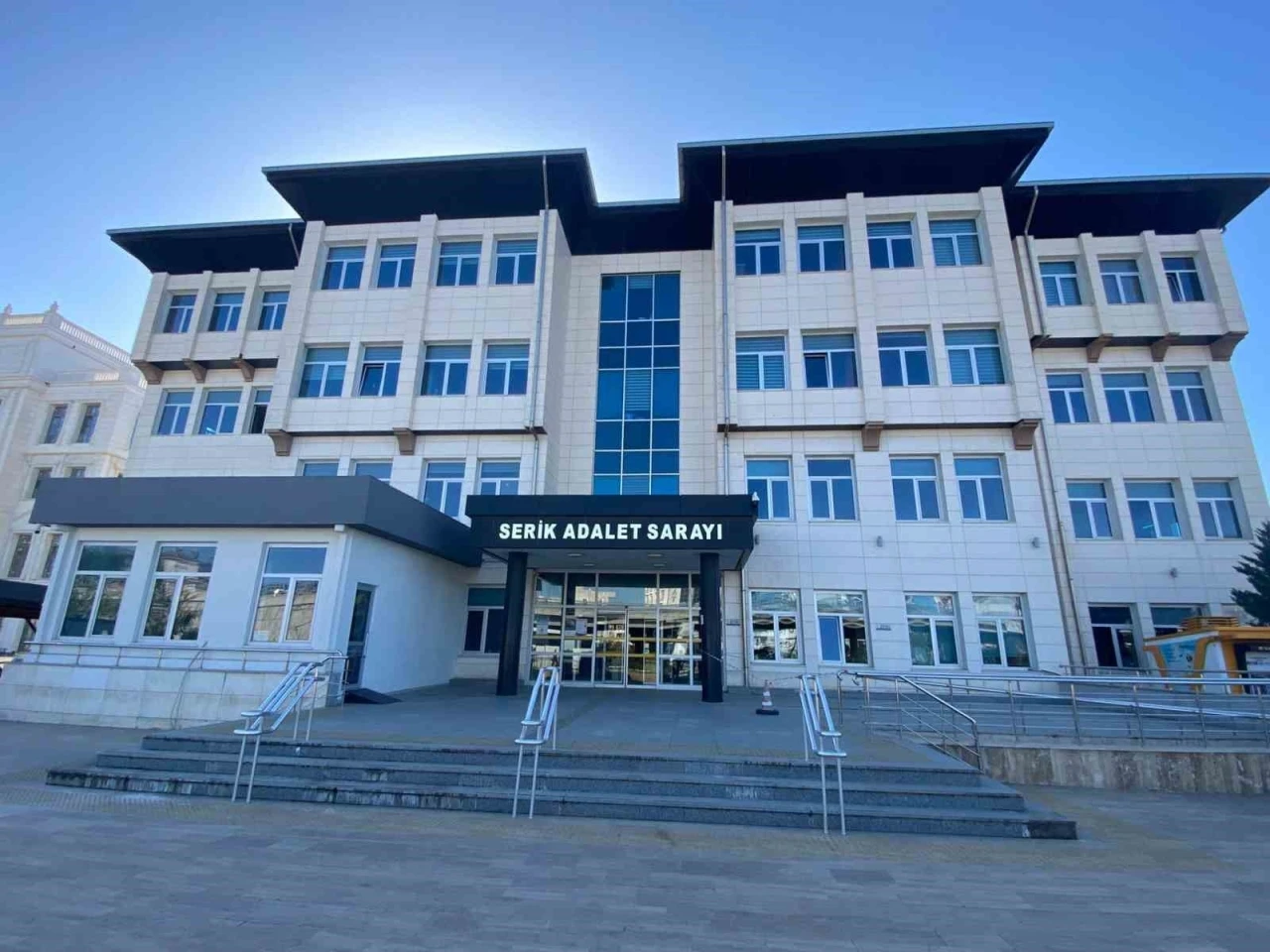 Eski CHP ilçe başkanı ve DSİ 13. Bölge Müdür Yardımcısı &quot;rüşvet&quot; soruşturmasında tutuklandı
