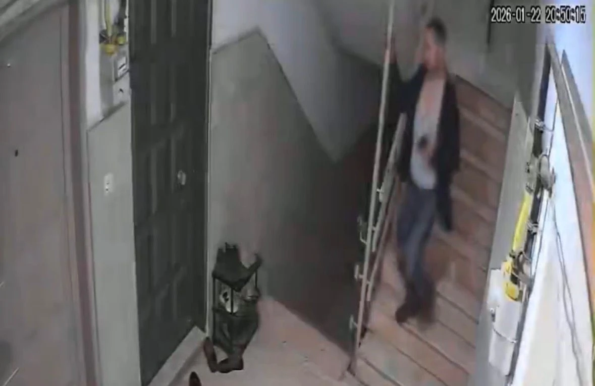 Eski eşine vahşeti yaşatan şahsın olay sonrası ka&ccedil;ma anları kamerada
