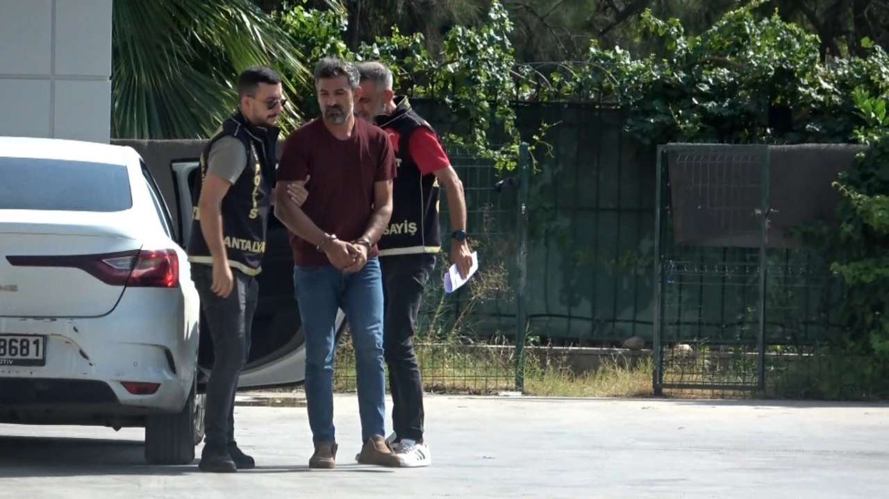 Eski eşini eşarp ve yastıkla boğan sanık, olay gecesi kız arkadaşına trafikte birisini &ouml;ld&uuml;rd&uuml;ğ&uuml;n&uuml; s&ouml;ylemiş

