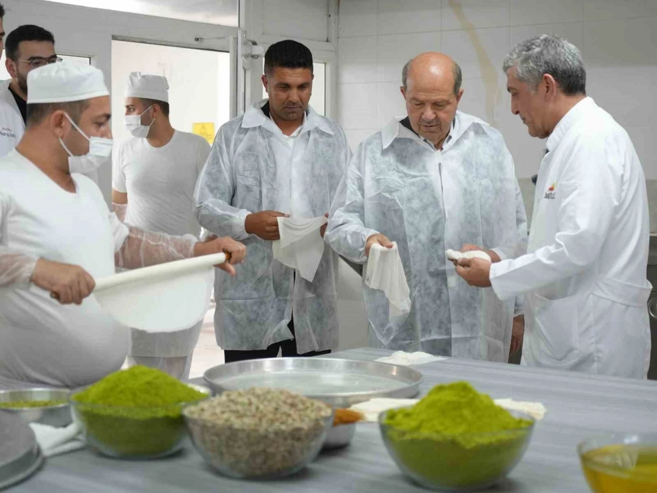Eski KKTC Cumhurbaşkanı Tatar: "Esas baklava Gaziantep&rsquo;indir, tescillidir ve kopyası da m&uuml;mk&uuml;n değildir"
