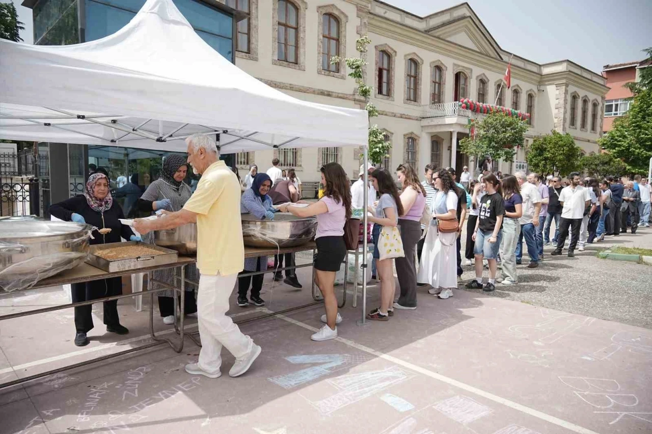Eski mezunlar pilav gününde buluştu
