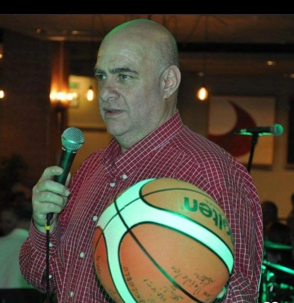 Eski milli basketbolcu balkondan d&uuml;şerek hayatını kaybetti
