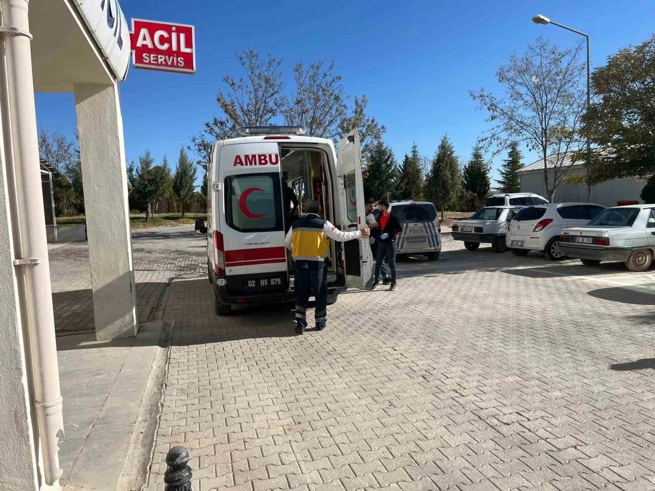 Eski muhtarın evine silahlı saldırı: 2 yaralı
