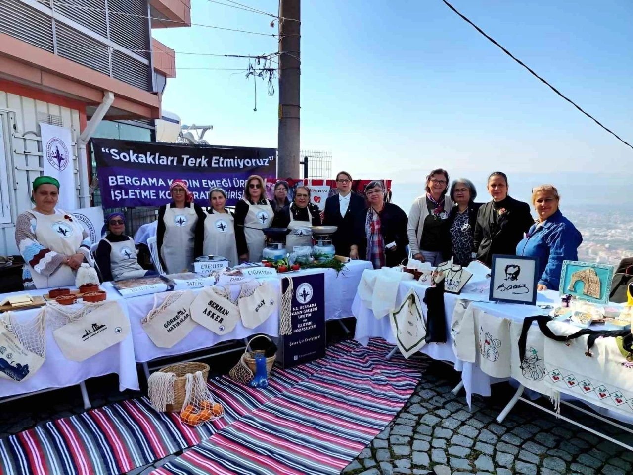 Eski usul alışveriş fileleri Bergama&rsquo;da yenidan hayat buluyor
