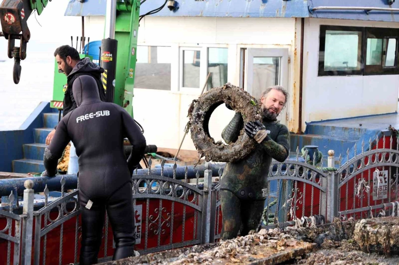 Eskihisar Sahili&rsquo;nde ekosistemi canlandıracak dip temizliği yapıldı
