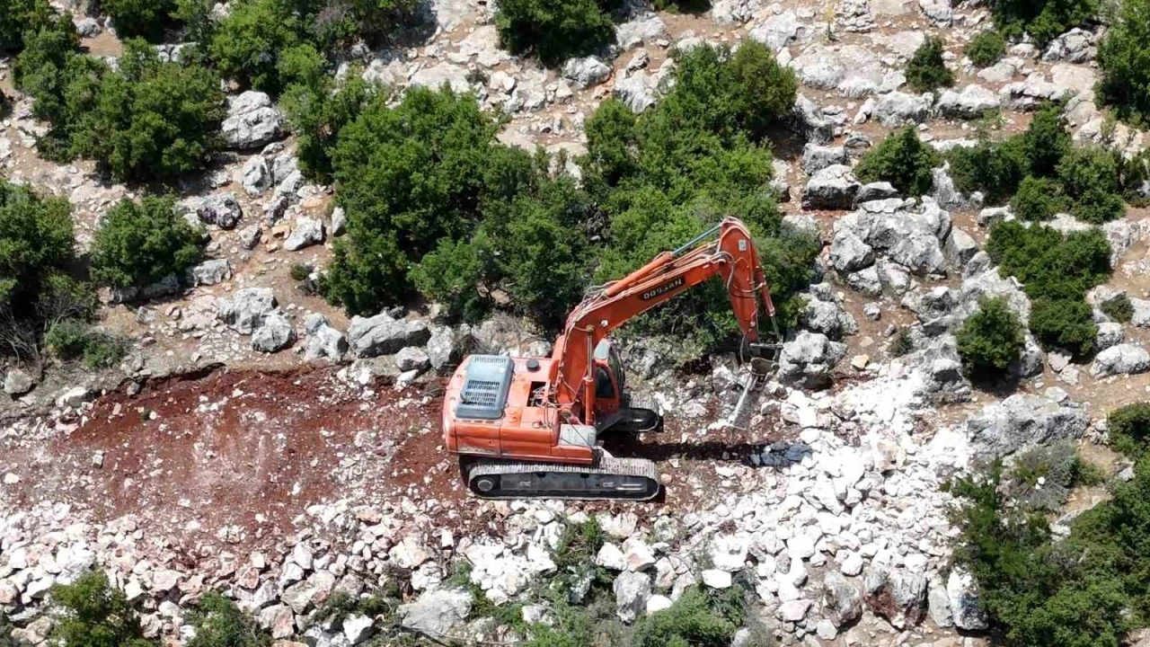 Eskişarkaya’da arazi yolu hasreti sona erdi
