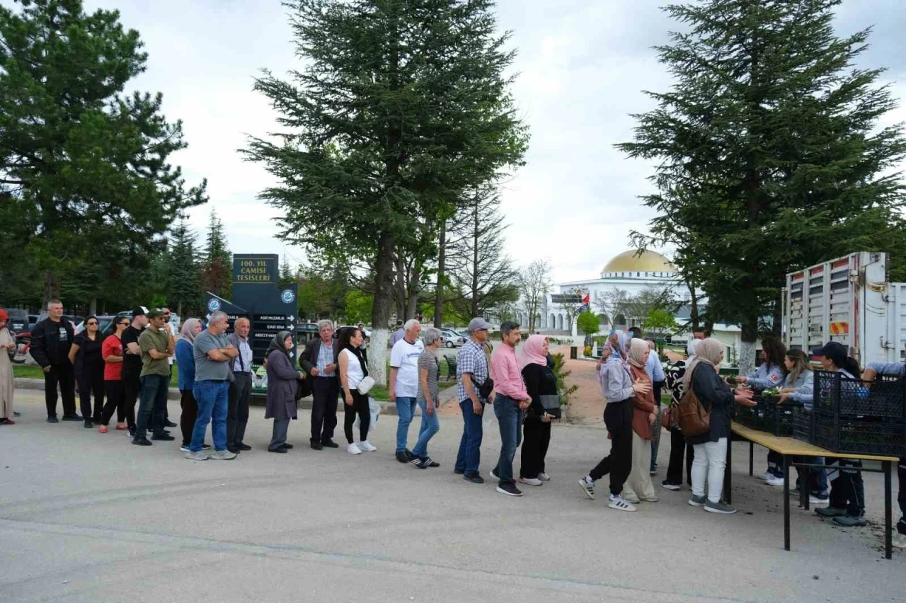 Eskişehir Büyükşehir Belediyesi’nden duygulandıran çiçek jesti
