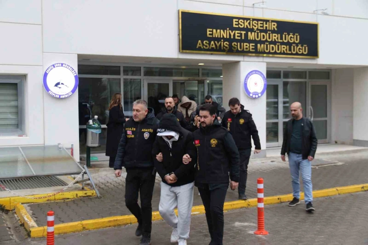 Eskişehir&rsquo;daki fuhuş operasyonunda 8 tutuklama
