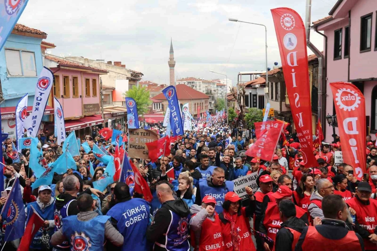 Eskişehir’de 1 Mayıs İşçi Bayramı coşkuyla kutlandı
