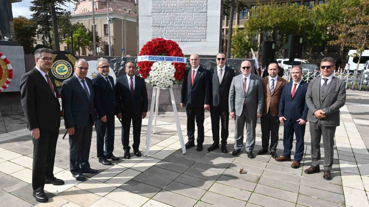 Eskişehir’de 29 Ekim kutlamaları çelenk sunma töreniyle başladı