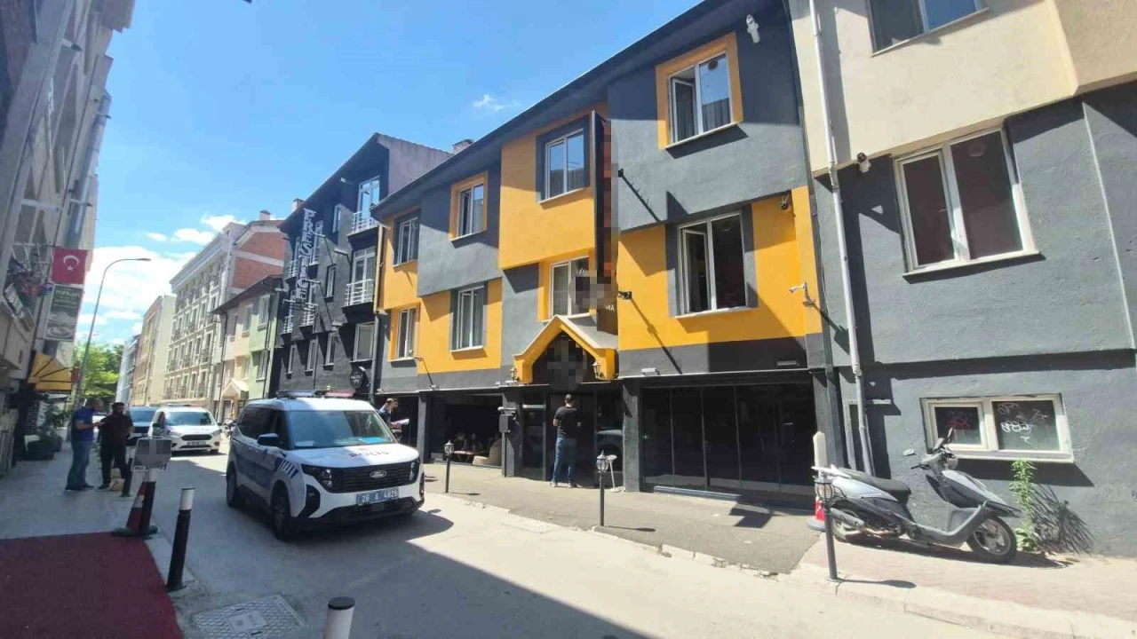 Eskişehir&rsquo;de 30 yaşındaki gen&ccedil; adam evinde &ouml;l&uuml; bulundu
