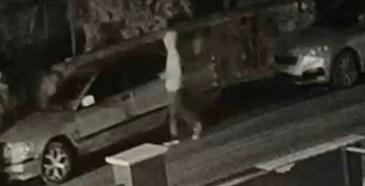 Eskişehir&rsquo;de 7 ara&ccedil; camını kırıp hırsızlık yapmıştı, polis ş&uuml;pheliyi yakaladı
