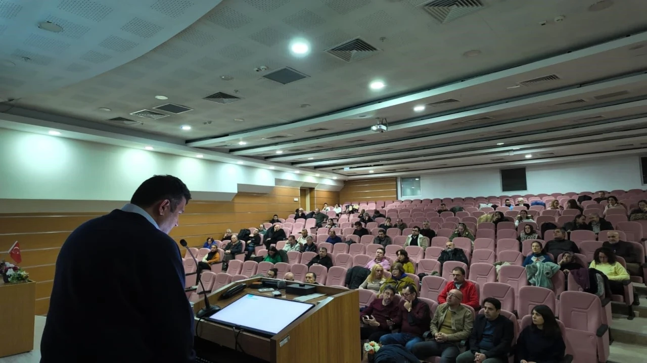 Eskişehir&rsquo;de aile hekimlerine t&uuml;t&uuml;n bağımlılığı tedavisi eğitimi
