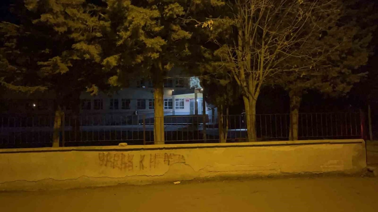 Eskişehir&rsquo;de babayı darbedip oğlunu bı&ccedil;aklayan 3 şahıs tutuklandı
