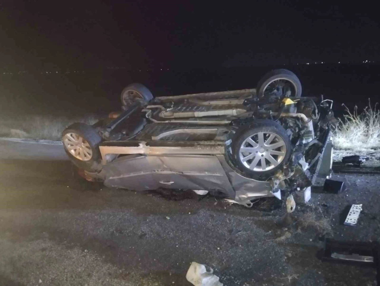 Eskişehir’de bariyerlere çarpan araç takla attı: 1 ölü, 3 yaralı
