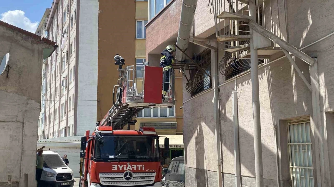 Eskişehir&rsquo;de fırın bacasında &ccedil;ıkan yangın paniğe sebep oldu
