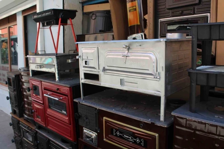 Eskişehir&rsquo;de havalar soğudu, sobalar satışı &ccedil;ıkarıldı
