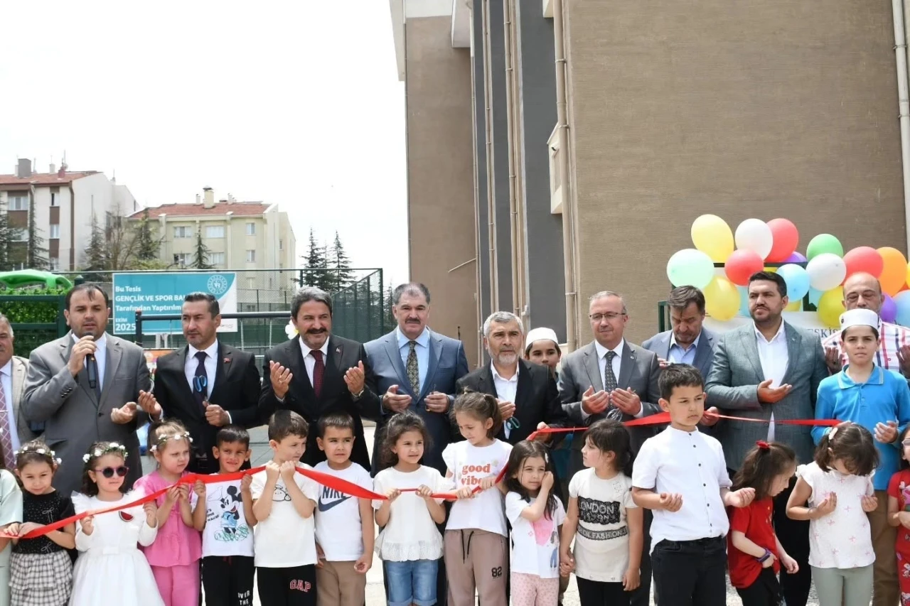 Eskişehir&rsquo;de Kur&rsquo;an kursu &ouml;ğrencileri yeni spor tesislerine kavuştu
