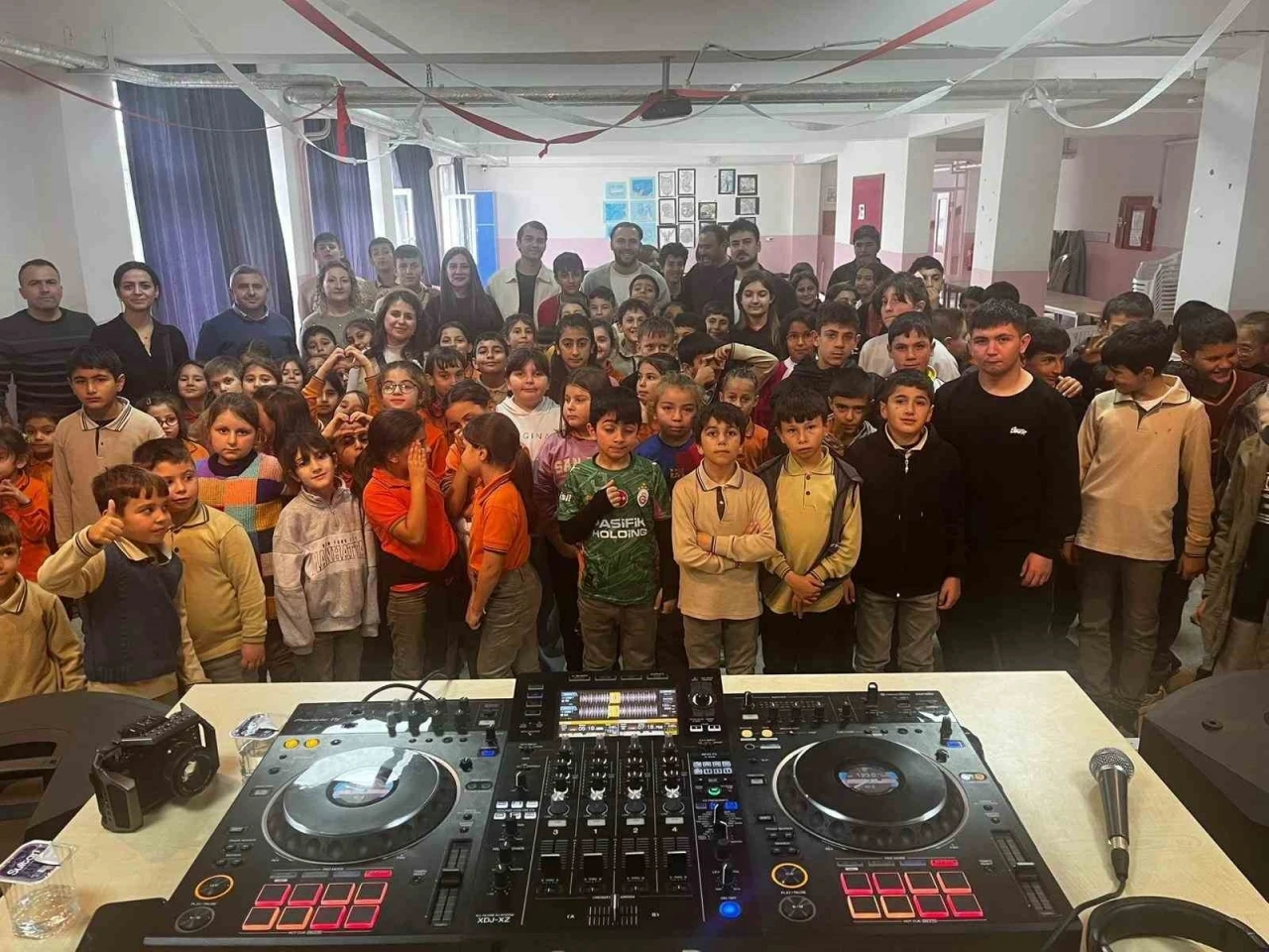 Eskişehir’de öğrenciler DJ ile buluştu
