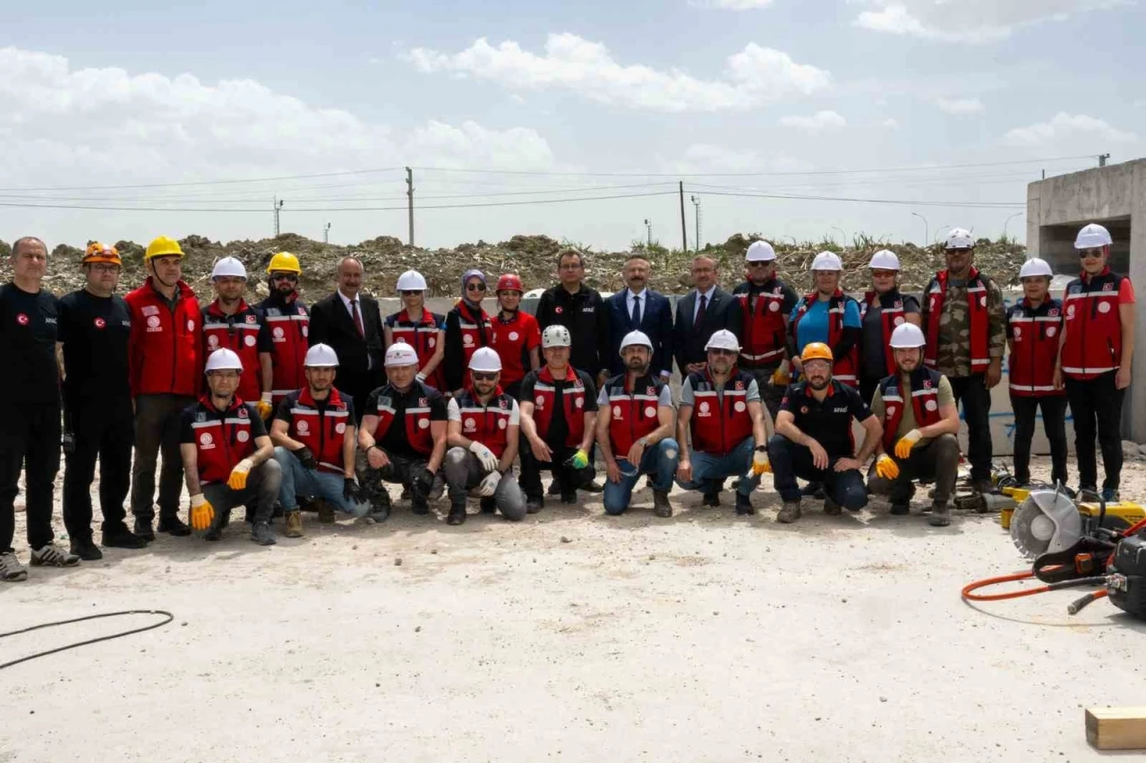 Eskişehir’de öğretmenlere depremde arama kurtarma eğitimi verildi

