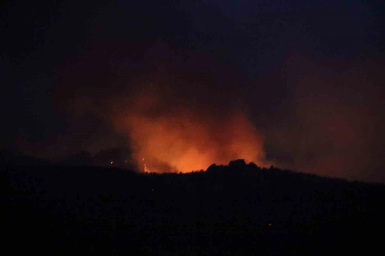 Eskişehir’de orman yangınına havadan müdahaleye ara verildi
