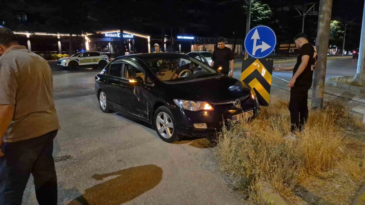Eskişehir&rsquo;de otomobil ile ticari taksi &ccedil;arpıştı
