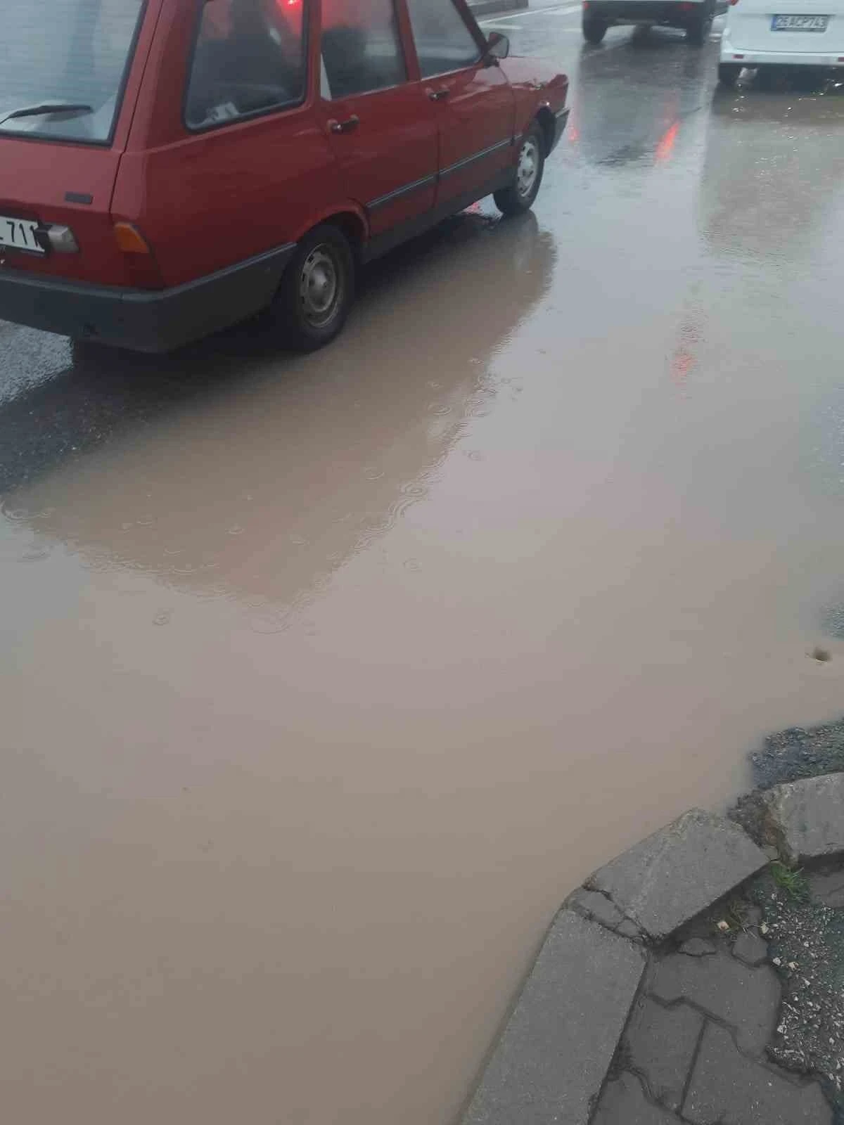 Eskişehir&rsquo;de sağanak yolları g&ouml;le &ccedil;evirdi
