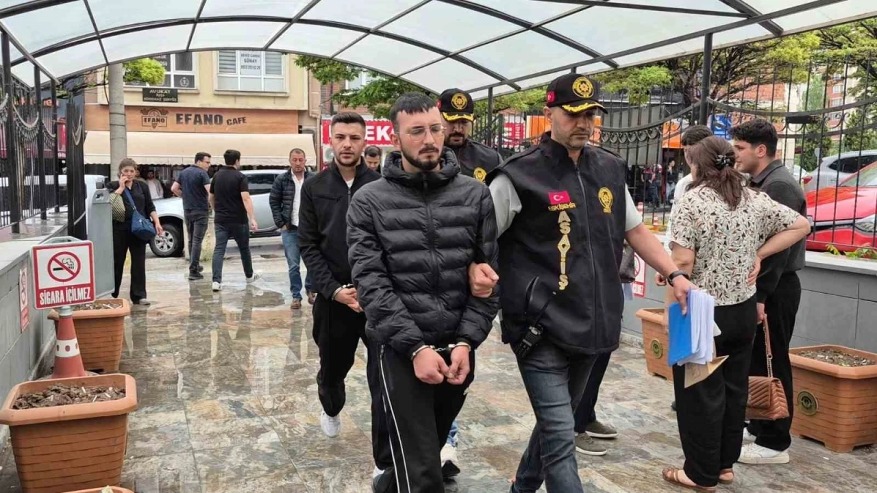 Eskişehir&rsquo;de silahlı kavga olayının 2 ş&uuml;phelisi adliyeye &ccedil;ıkarıldı

