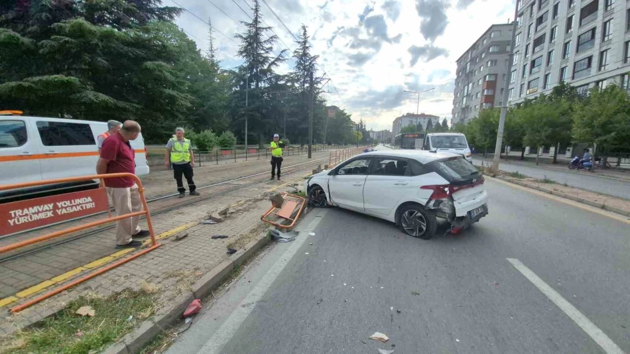 Eskişehir&rsquo;de trafik kazası: Anne ve 4 yaşındaki kızı yaralandı
