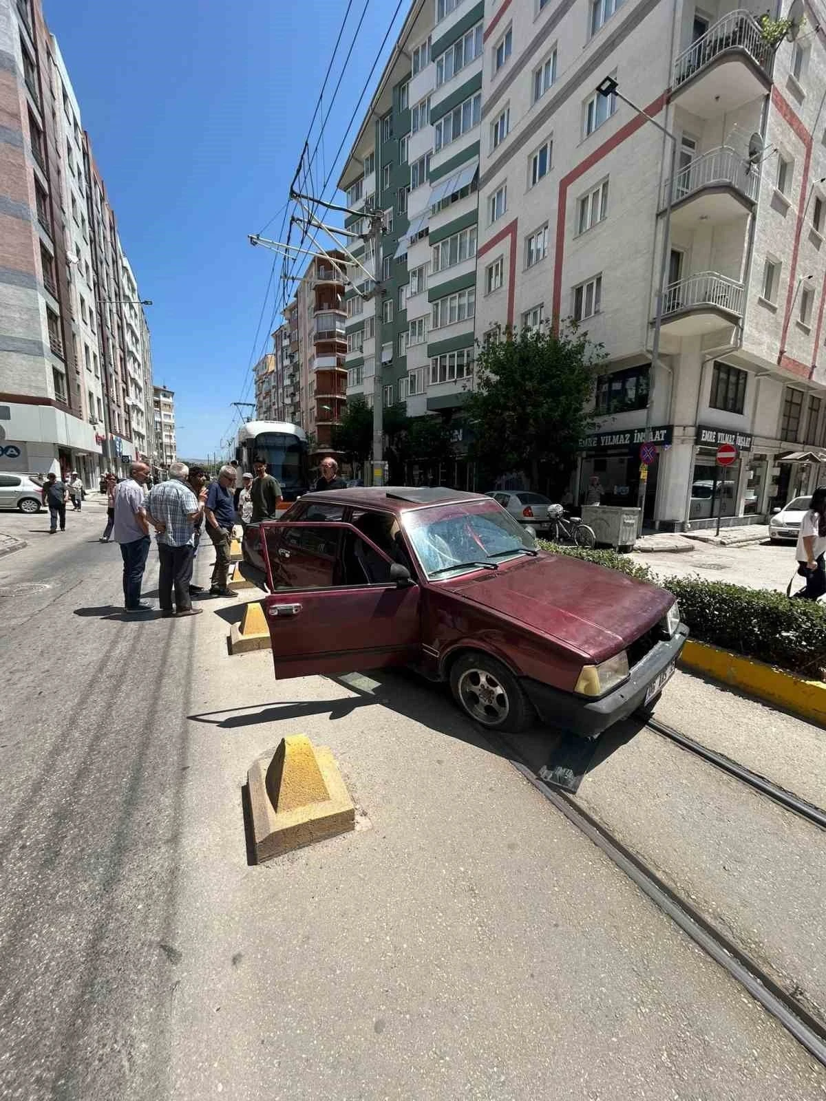 Eskişehir&rsquo;de trafik kazası sebebiyle tramvay seferleri aksadı
