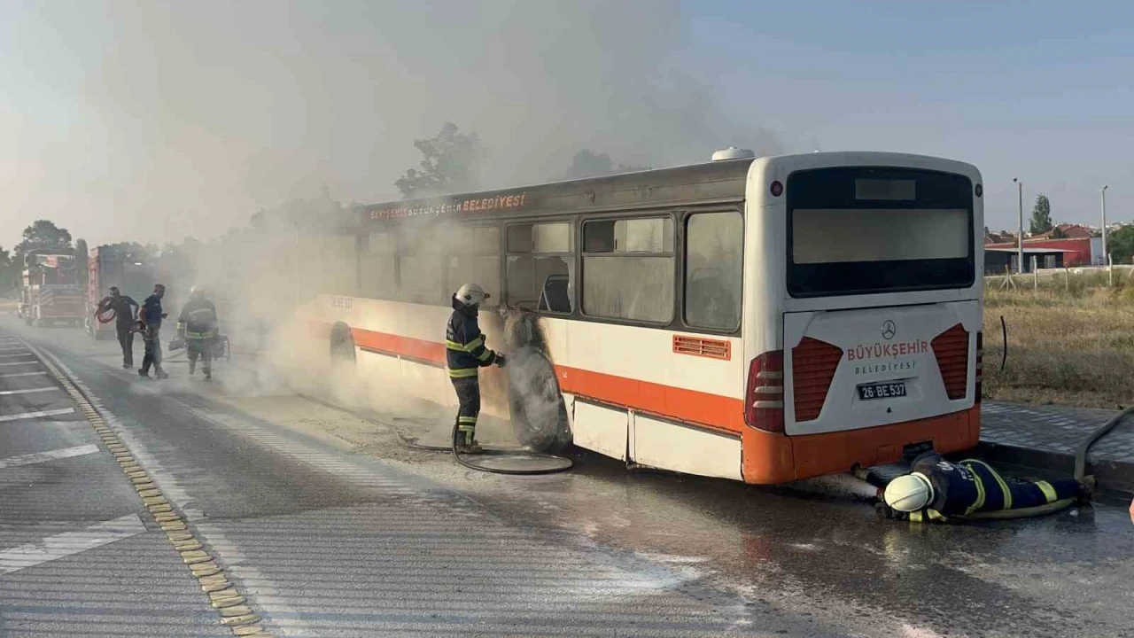Eskişehir’de yolcu otobüsü yandı: 1 yaralı
