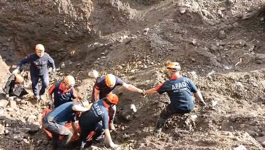 Eskişehir&rsquo;deki define faciasında AFAD&rsquo;ın zorlu operasyonu kamerada
