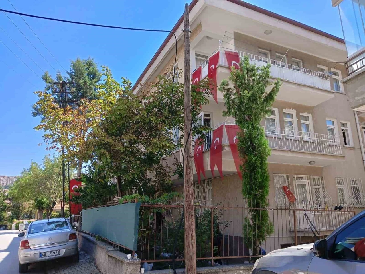 Eskişehir’deki yangında şehit olan Enes Sarıyıldız’ın babası: &quot;Oğlumun hayatı yarım kaldı, kız arkadaşıyla evlenmeyi düşünüyordu&quot;
