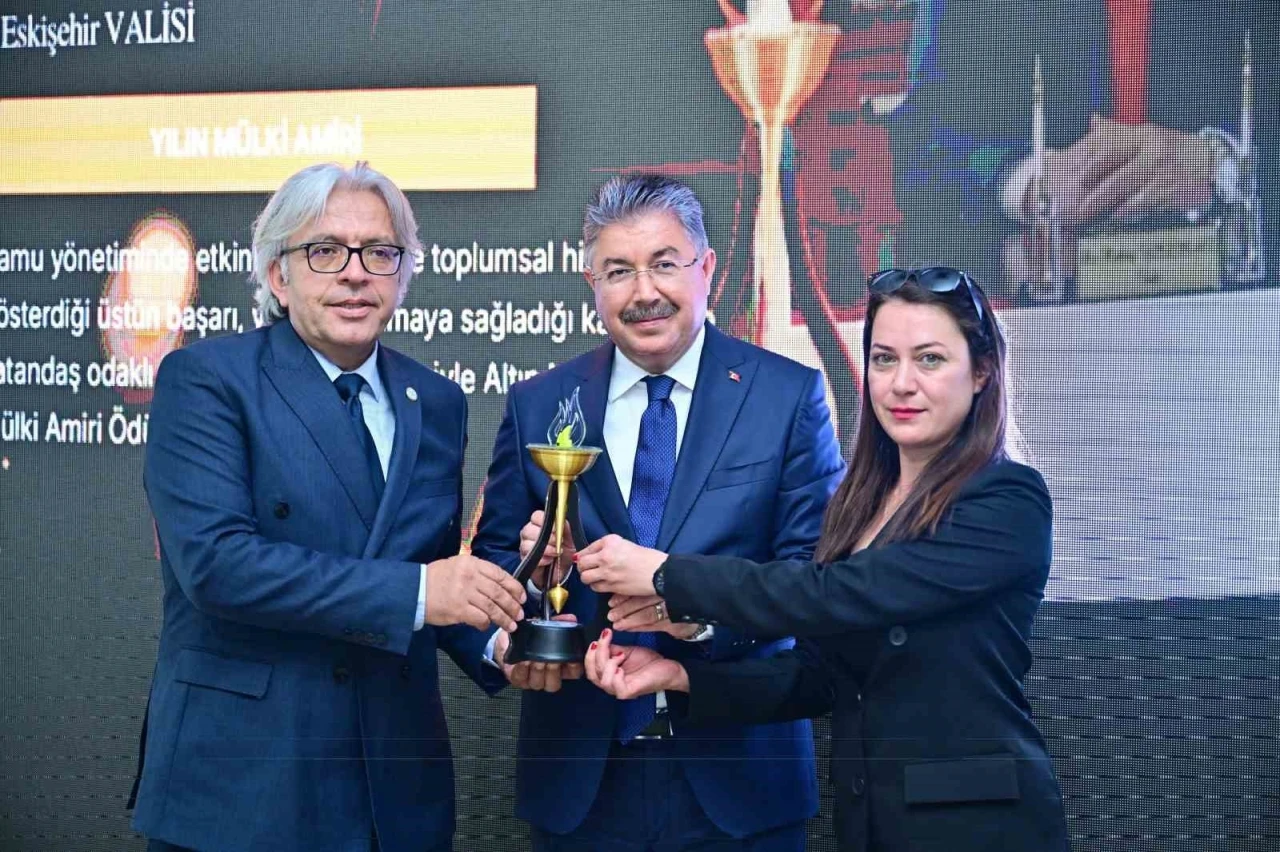 Eskişehir Valisi Yılmaz, ’Yılın Mülki İdare Amiri’ seçildi