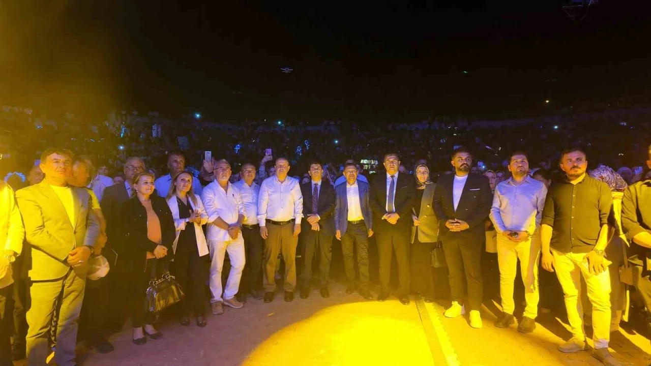 Eskişehir yangını nedeniyle Gediz Tarhana Festivali’nde plalanan Sıla-Samet Şahin konseri iptal edildi
