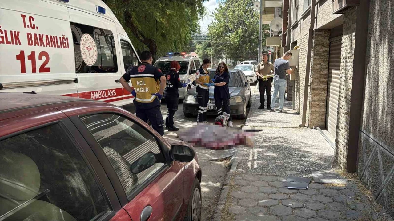 Eskişehirde 3&rsquo;&uuml;nc&uuml; kattan d&uuml;şen 61 yaşındaki kadın hayatını kaybetti
