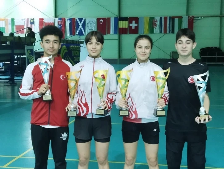 Eskişehirli badmintoncular Avrupa’da madalyaları topladı